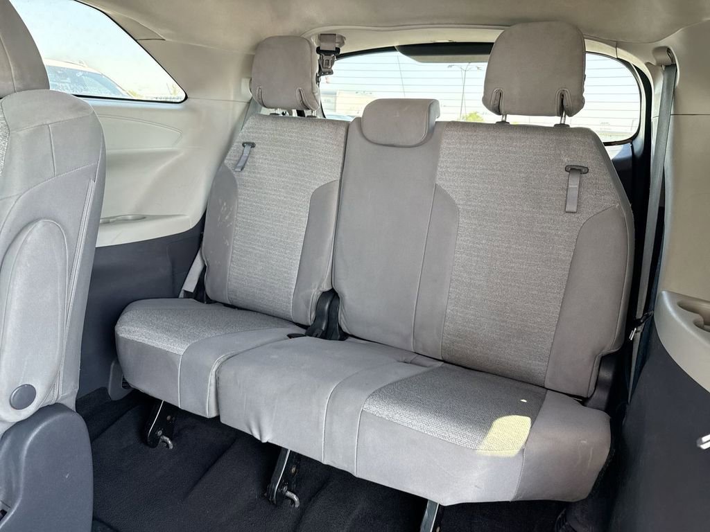 Used 2021 Toyota Sienna LE w/ LE Plus Package AWD/4WD image 24