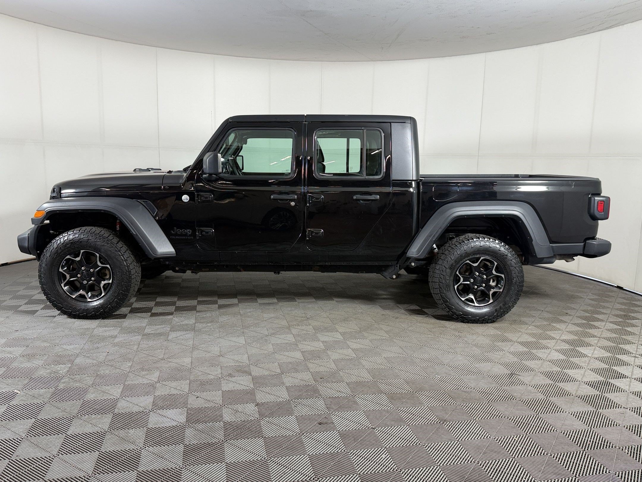 Used 2021 Jeep Gladiator Sport AWD/4WD image 2