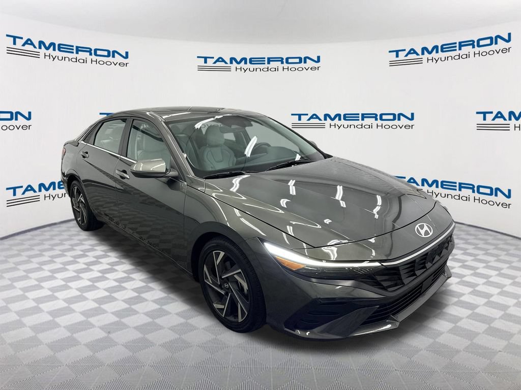 Used 2025 Hyundai Elantra Limited FWD image 7