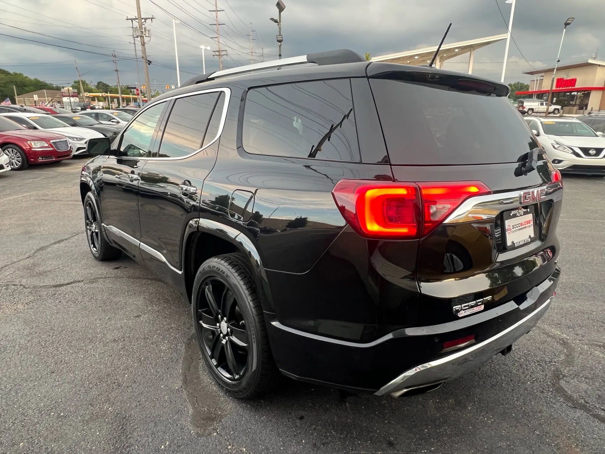 Used 2017 GMC Acadia Denali image 3