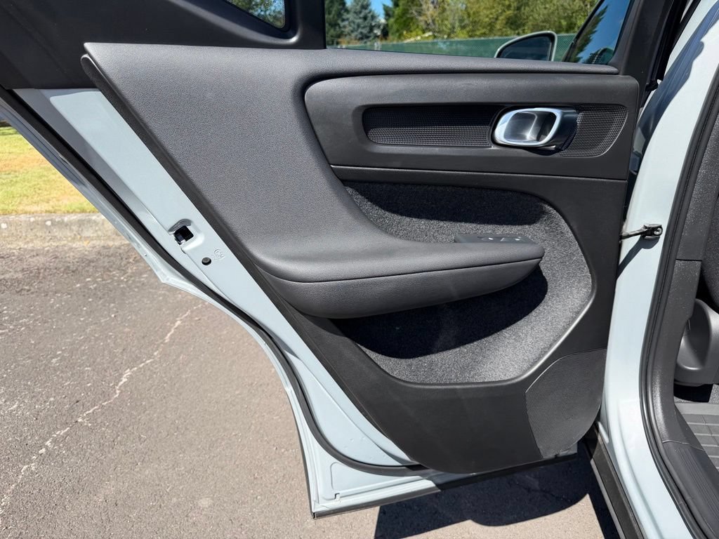 Used 2025 Volvo XC40 B5 Core AWD/4WD image 28
