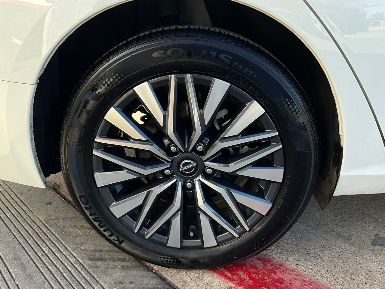 Used 2025 Nissan Altima 2.5 SV image 9