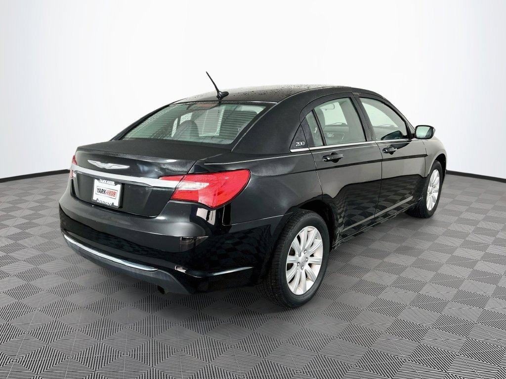 Used 2013 Chrysler 200 Touring w/ Cold Weather Group FWD image 10