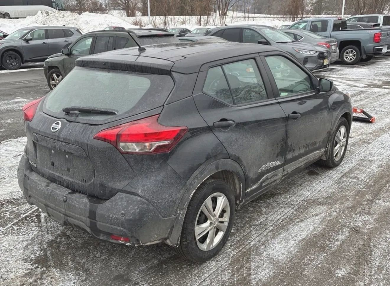 Used 2020 Nissan Kicks S image 3