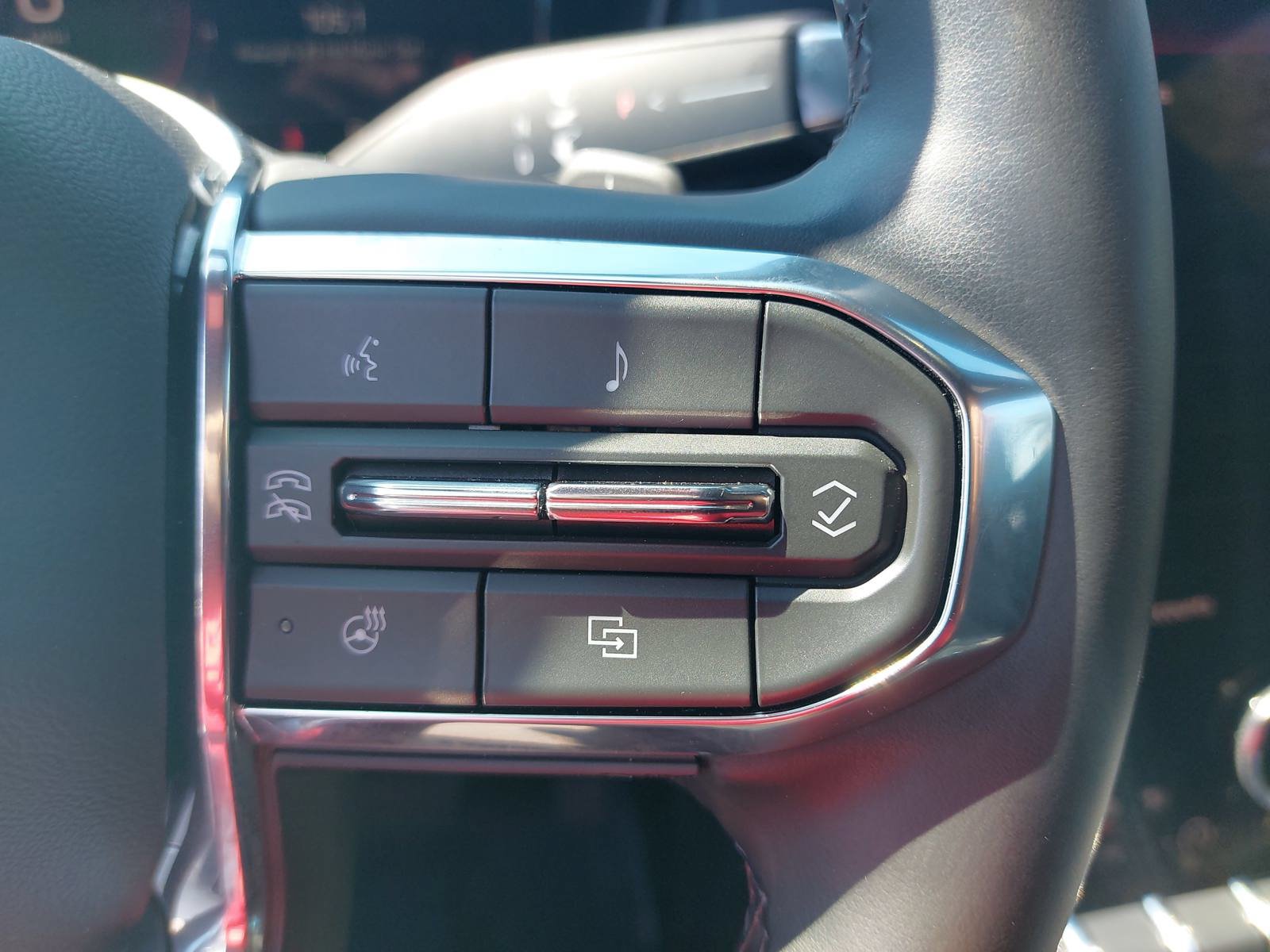 Used 2025 GMC Terrain Elevation AWD/4WD image 18