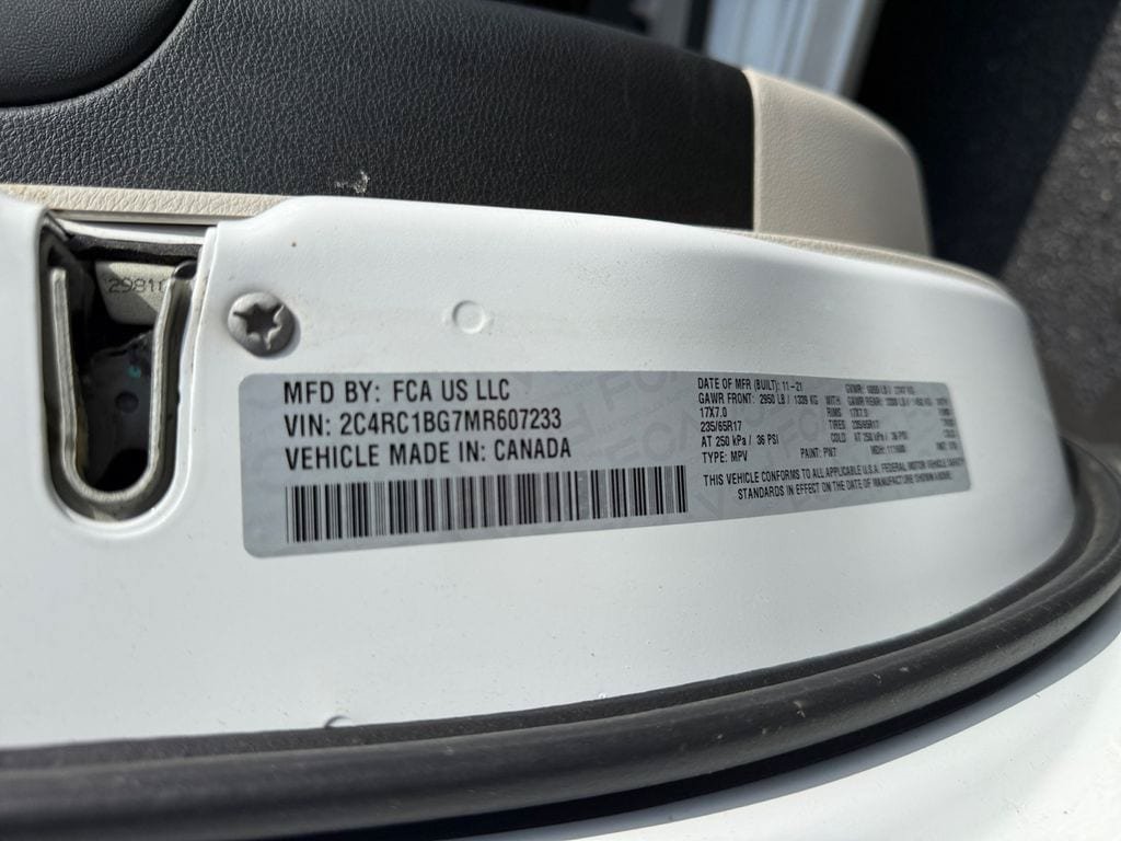 Used 2021 Chrysler Pacifica Touring-L FWD image 31