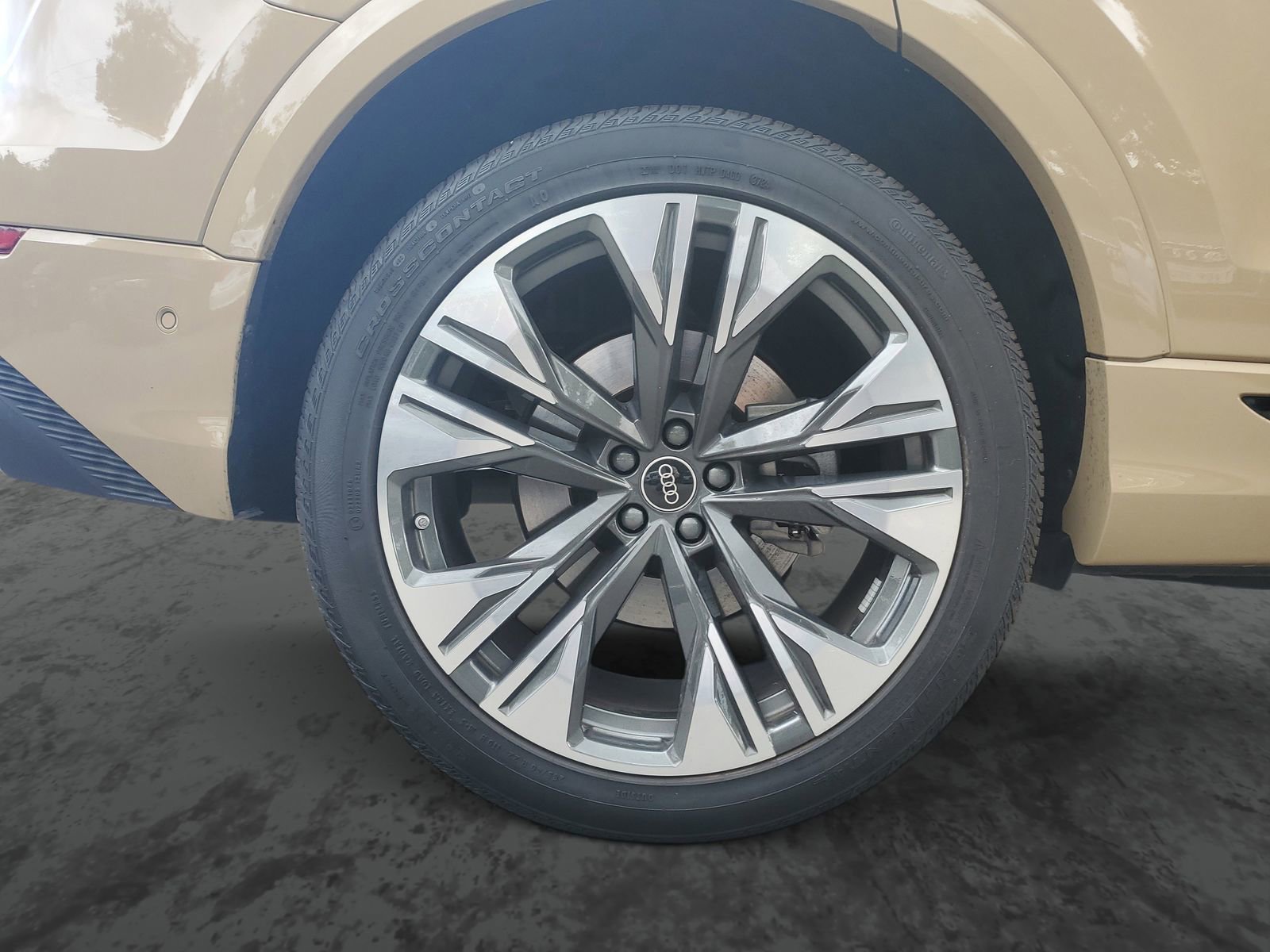 Used 2025 Audi Q8 Premium Plus w/ Premium Plus Package image 5