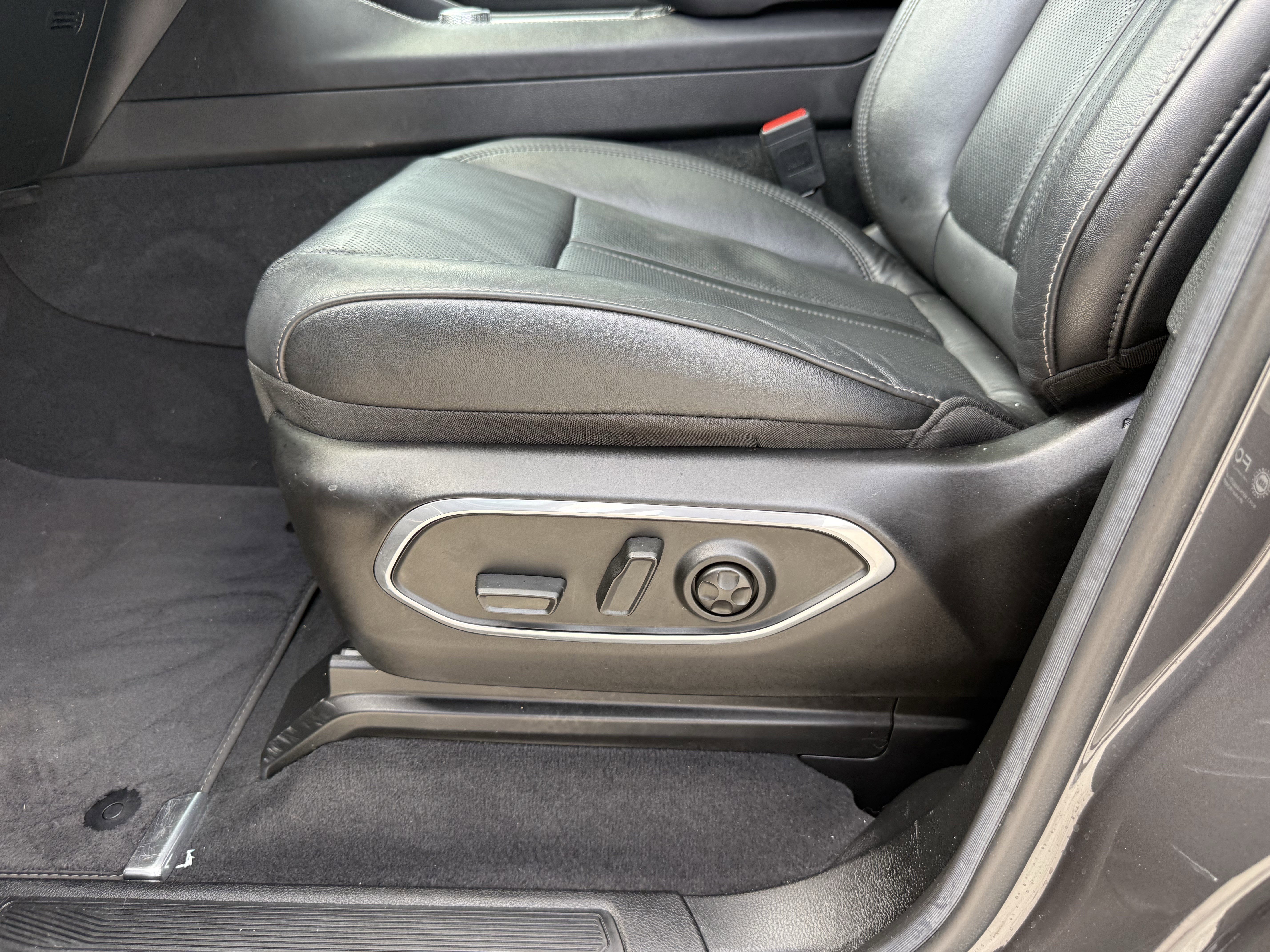 Used 2022 Jeep Wagoneer Series III w/ Premium Group I RWD image 28