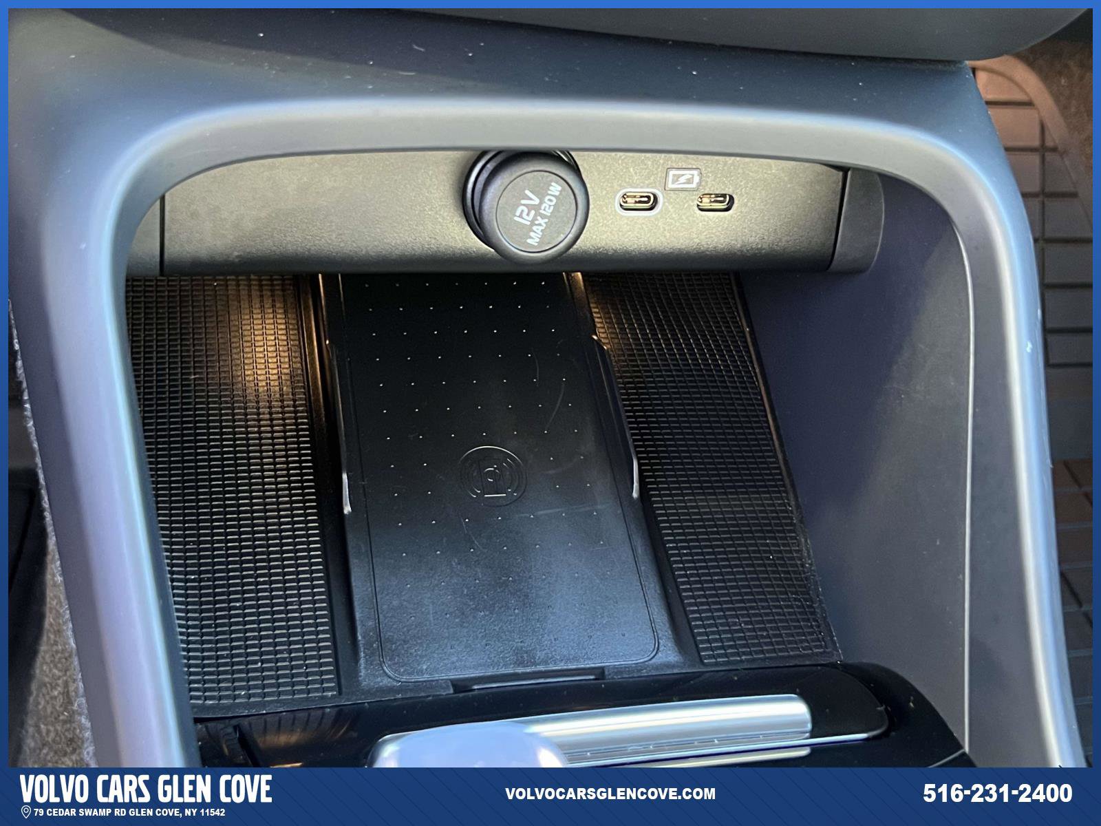 Used 2025 Volvo XC40 B5 Ultra w/ Protection Package Premier image 31