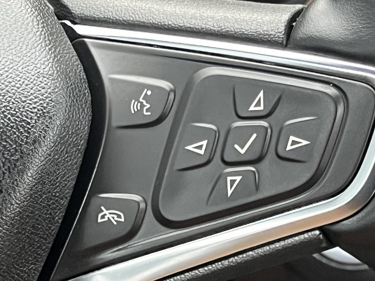 Used 2018 Chevrolet Equinox Premier image 26