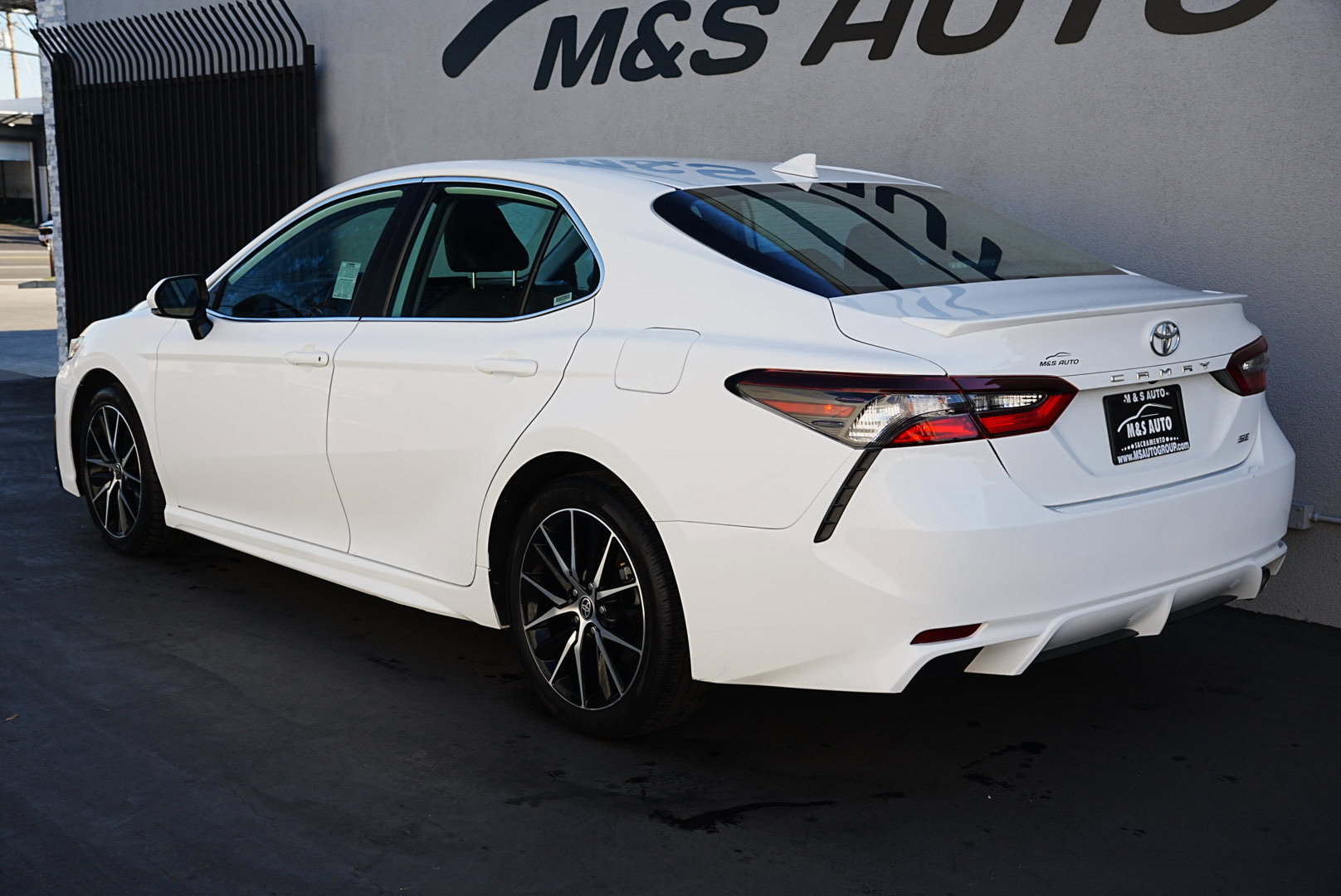 Used 2024 Toyota Camry SE image 6