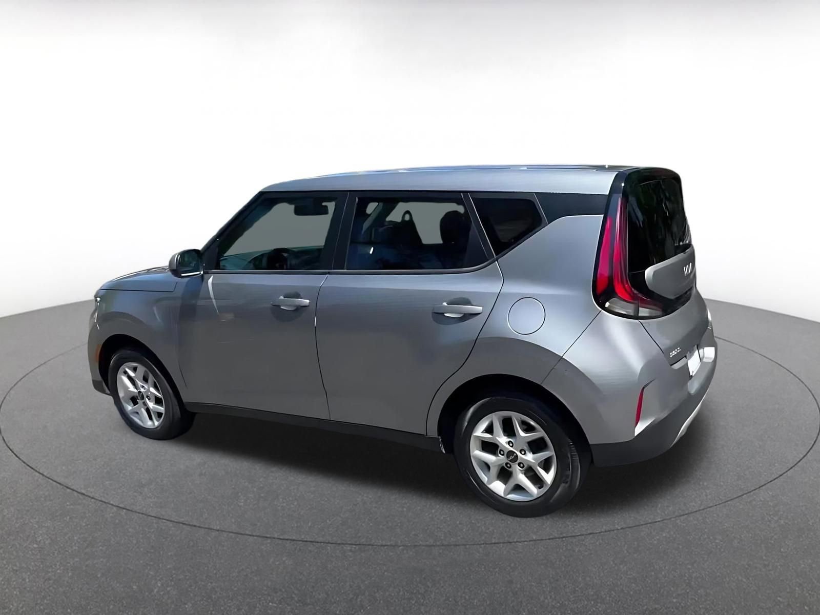 Used 2025 Kia Soul LX w/ LX Technology Package FWD image 10