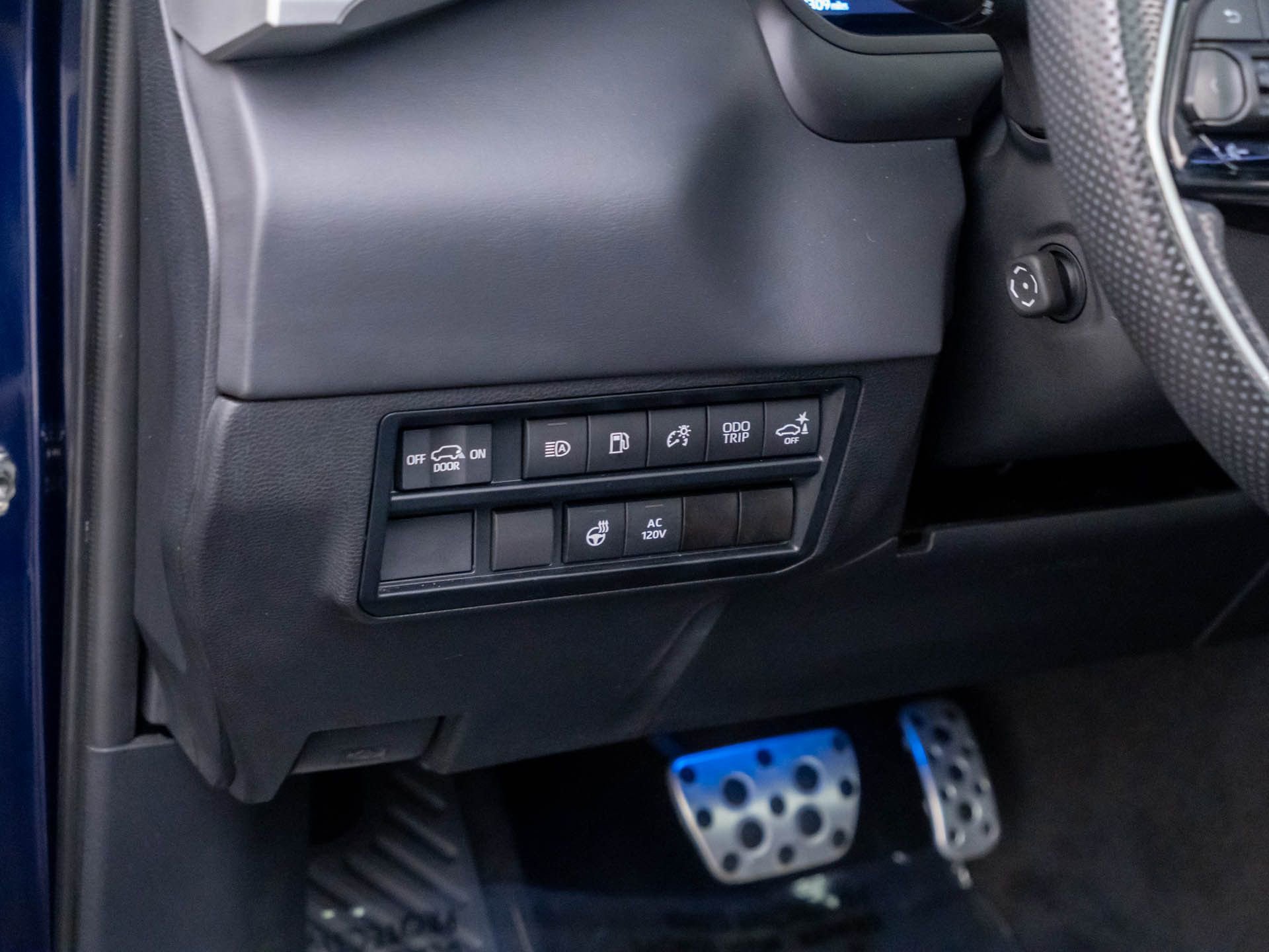 Used 2024 Toyota Sequoia Platinum w/ TRD Off-Road Package AWD/4WD image 21