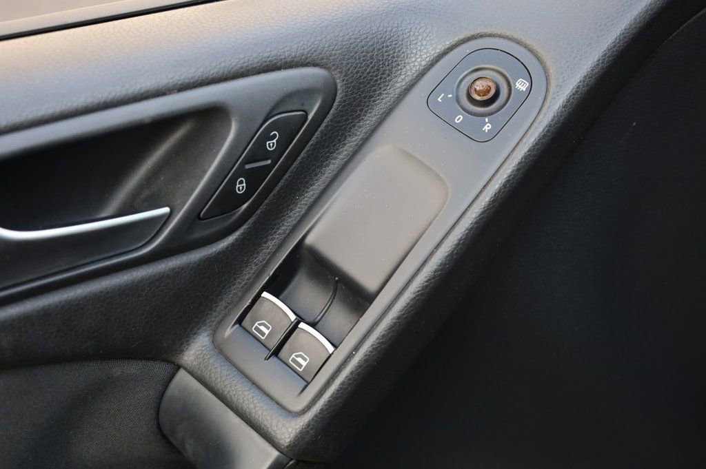 Used 2011 Volkswagen GTI Autobahn image 25