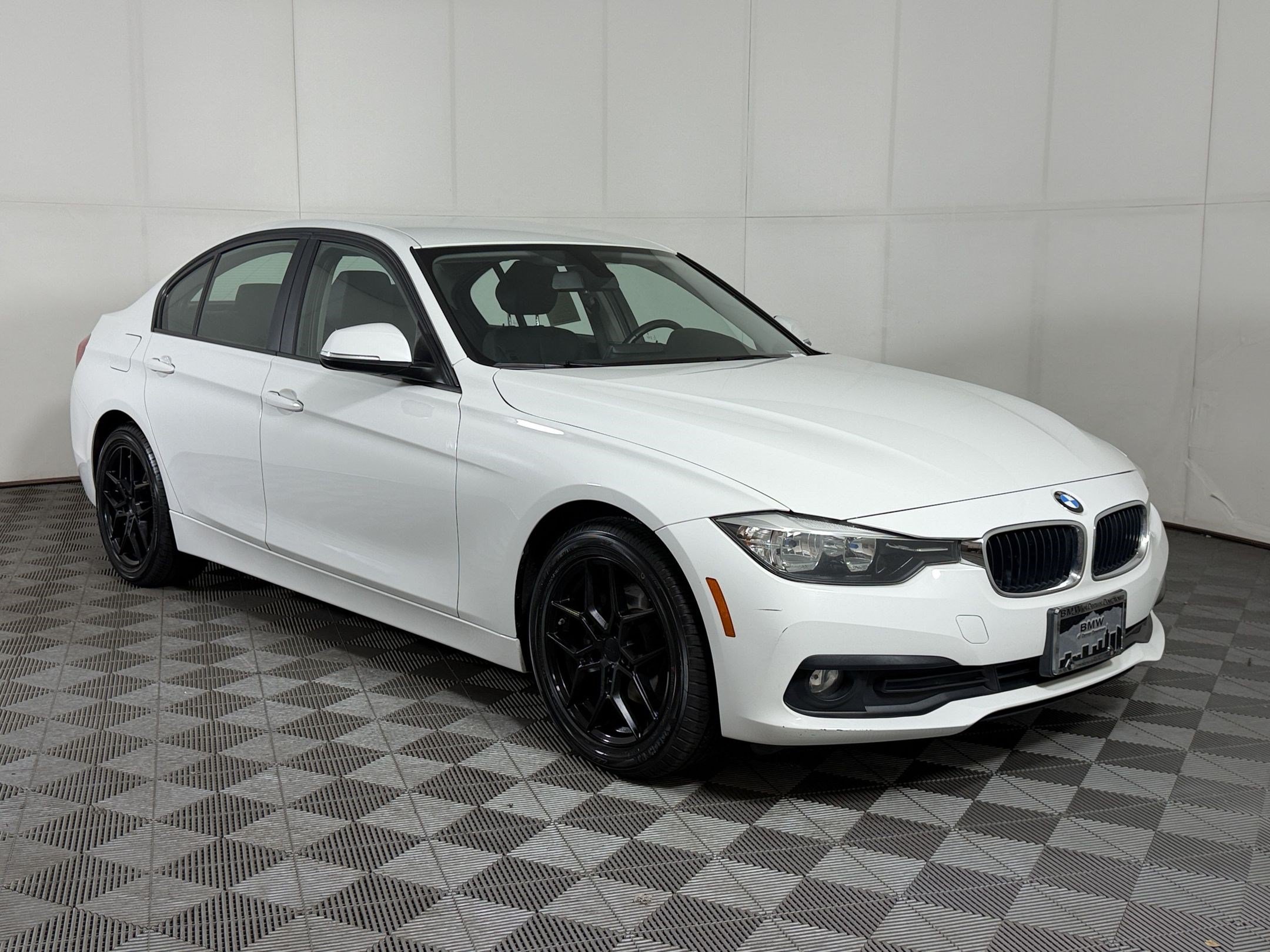 Used 2016 BMW 320i xDrive Sedan AWD/4WD image 7