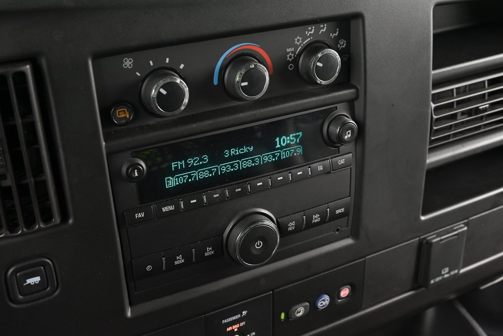 Used 2022 GMC Savana 3500 Extended w/ Driver Convenience Package RWD image 24