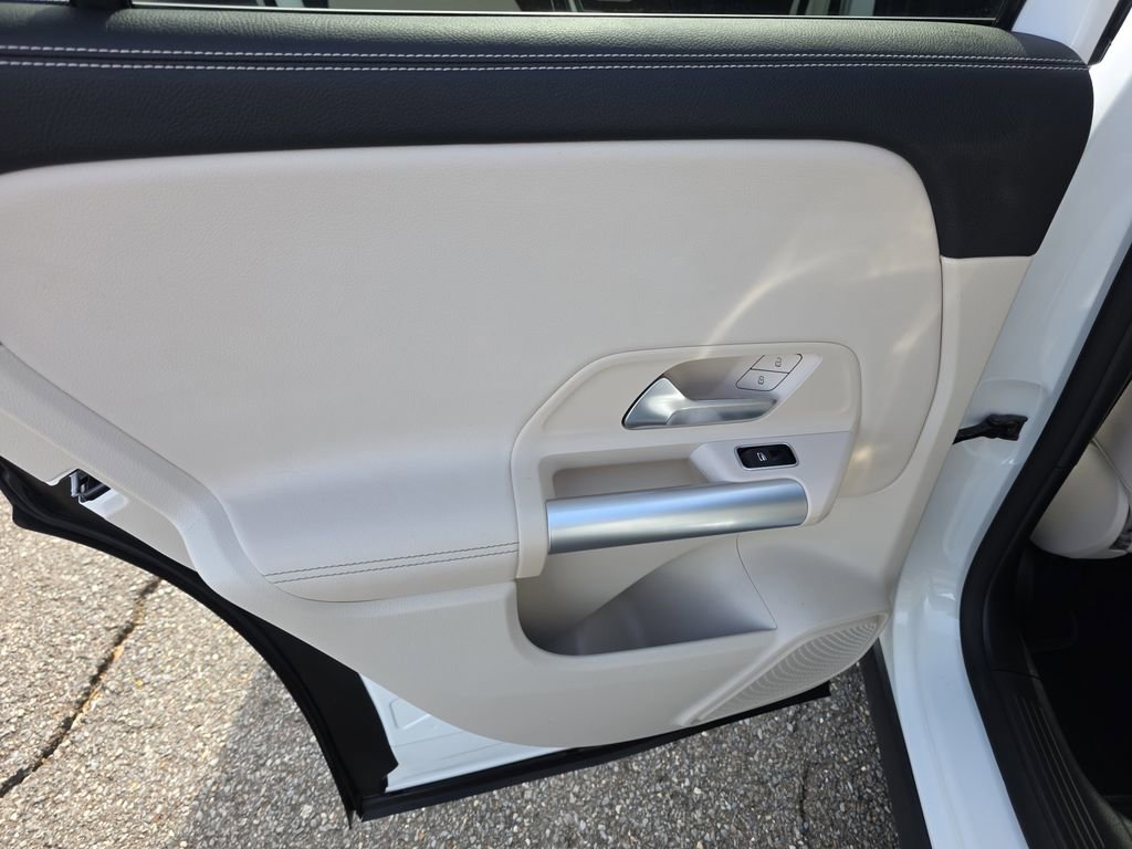 Certified 2025 Mercedes-Benz GLA 250 4MATIC image 17