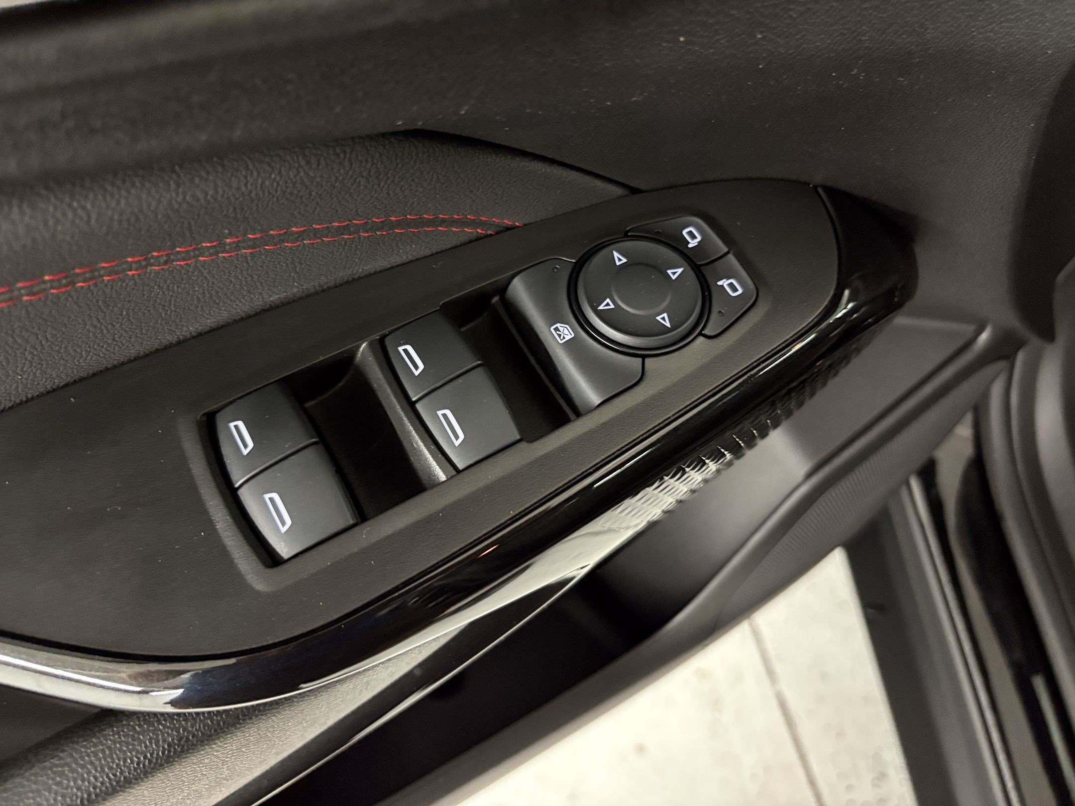 Used 2024 Chevrolet Trax RS w/ Driver Confidence Package FWD image 27