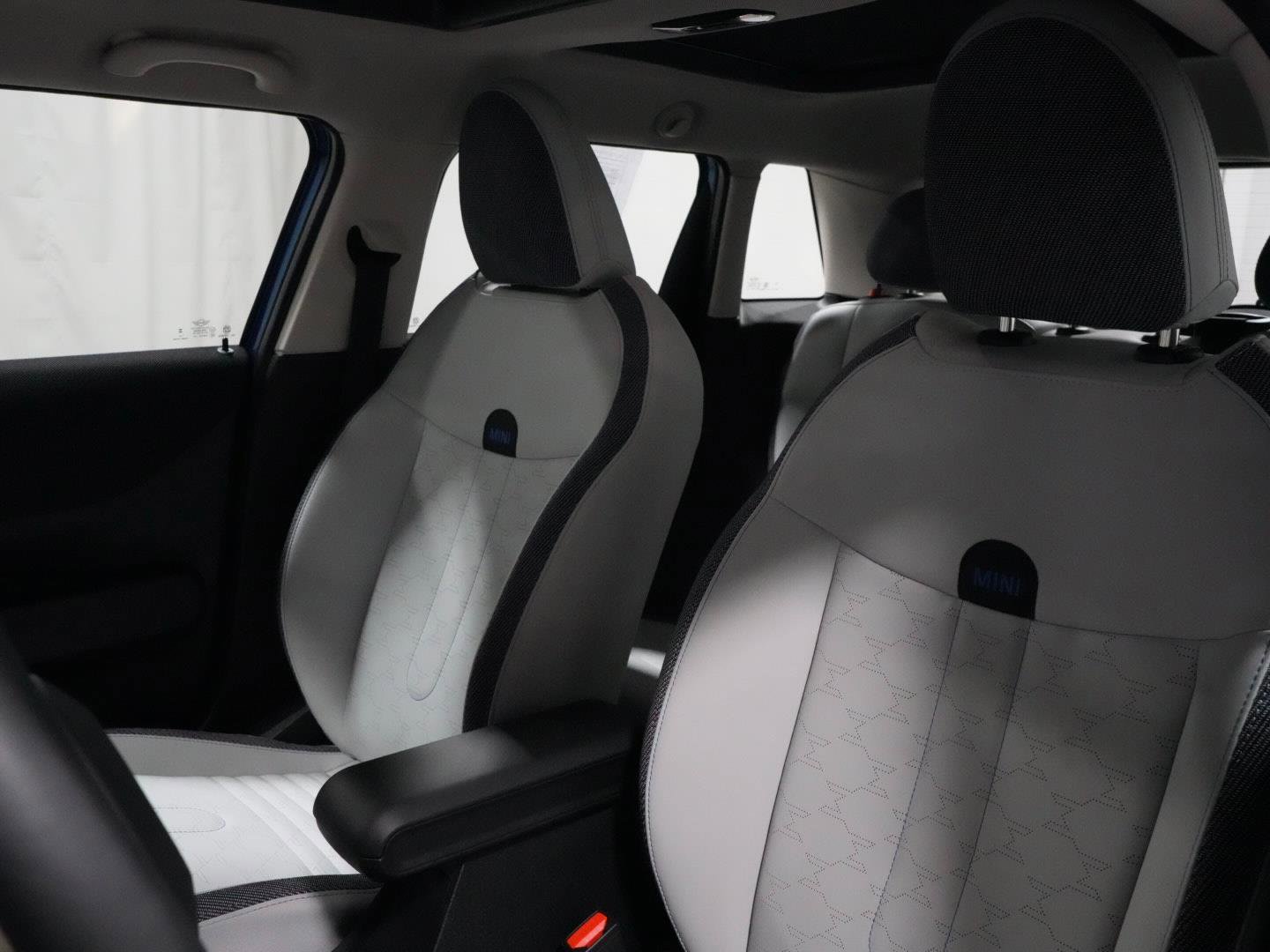 Certified 2025 MINI Cooper S image 5