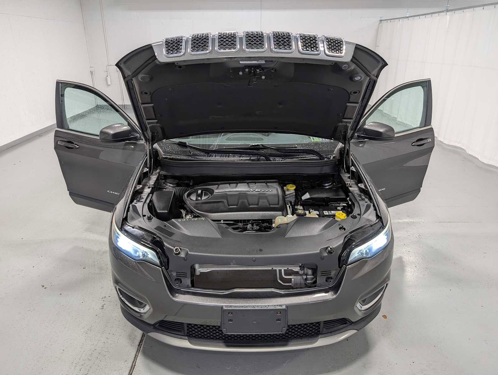 Used 2019 Jeep Cherokee Limited image 12