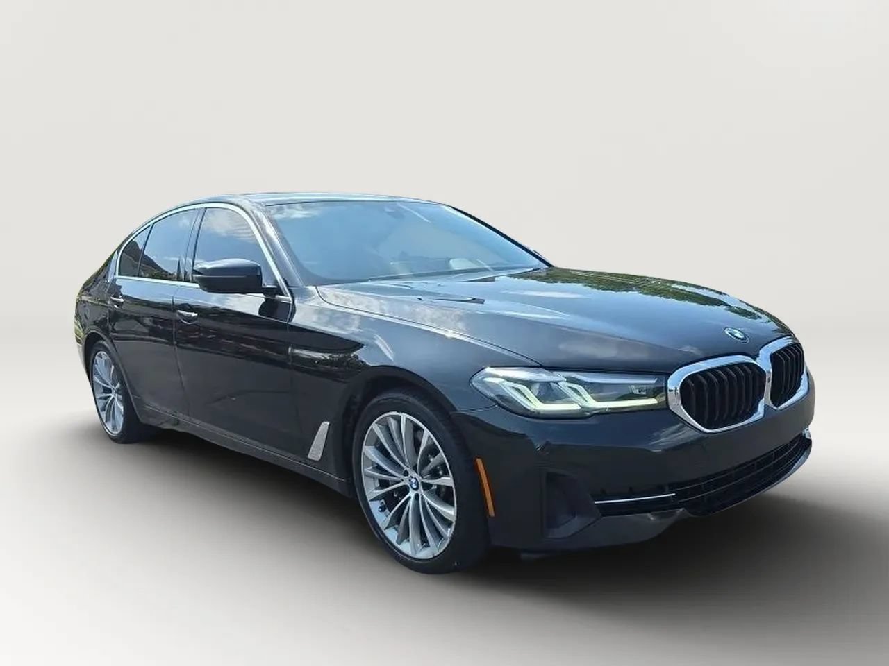 Used 2021 BMW 530i w/ Premium Package RWD image 3