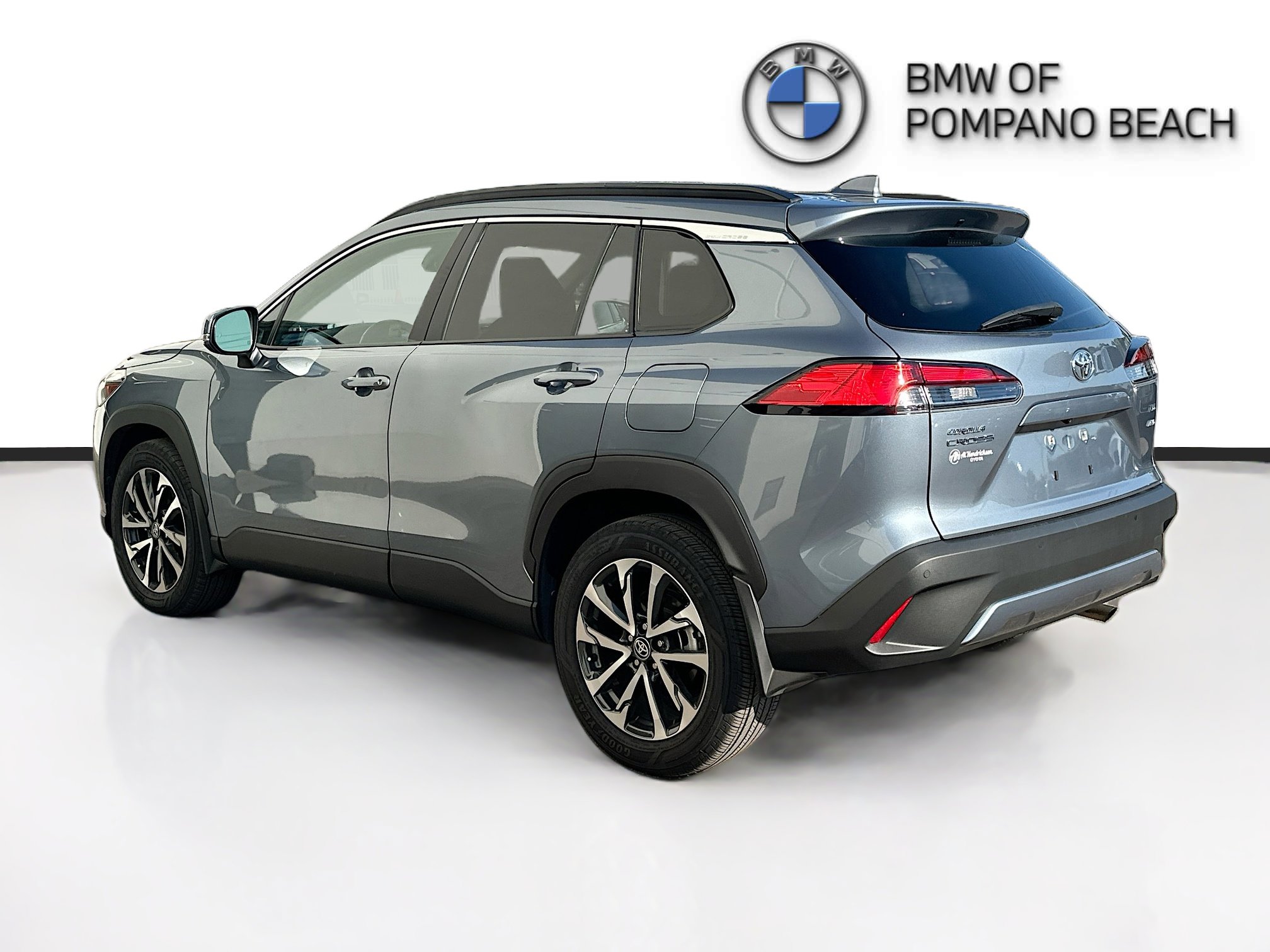 Used 2024 Toyota Corolla Cross XLE w/ Convenience Package image 5