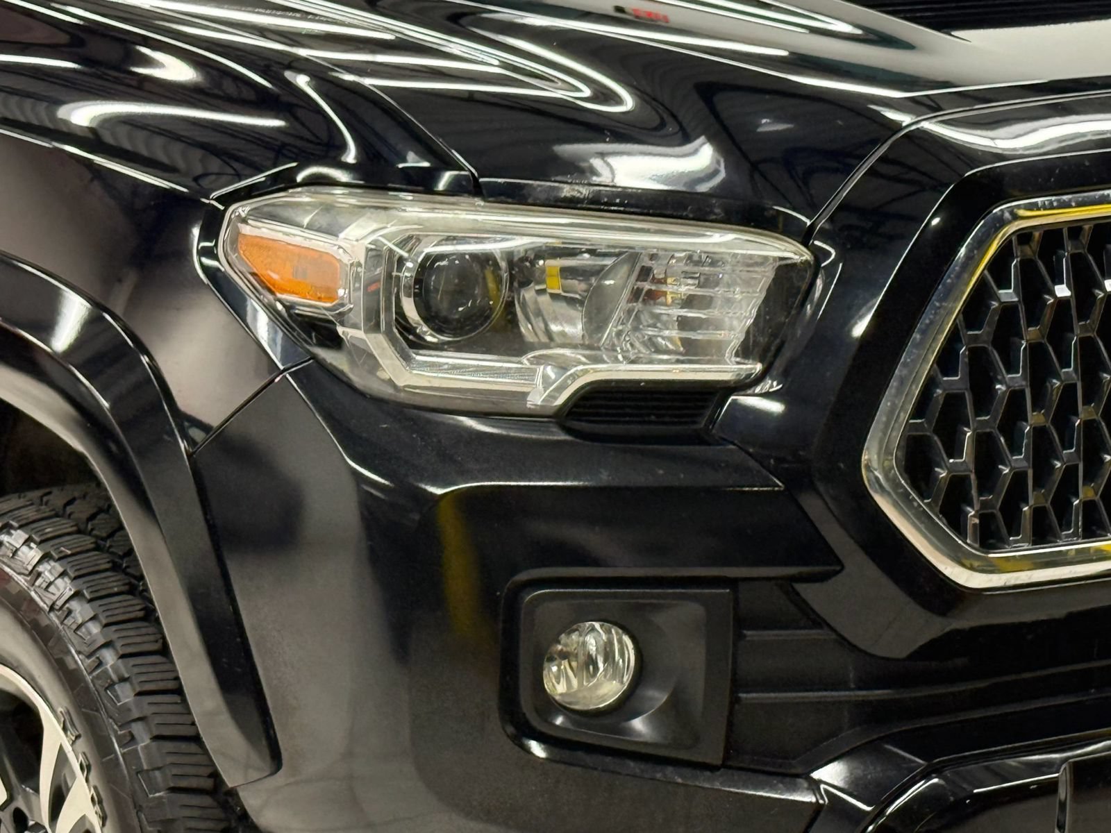 Used 2018 Toyota Tacoma TRD Sport AWD/4WD image 6
