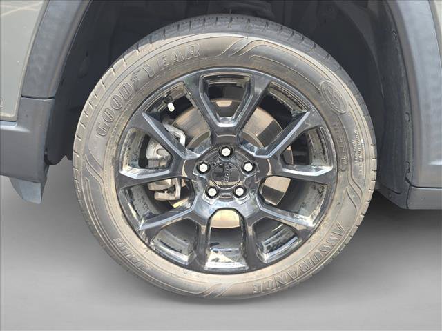Used 2023 Jeep Compass Latitude w/ Convenience Group AWD/4WD image 25