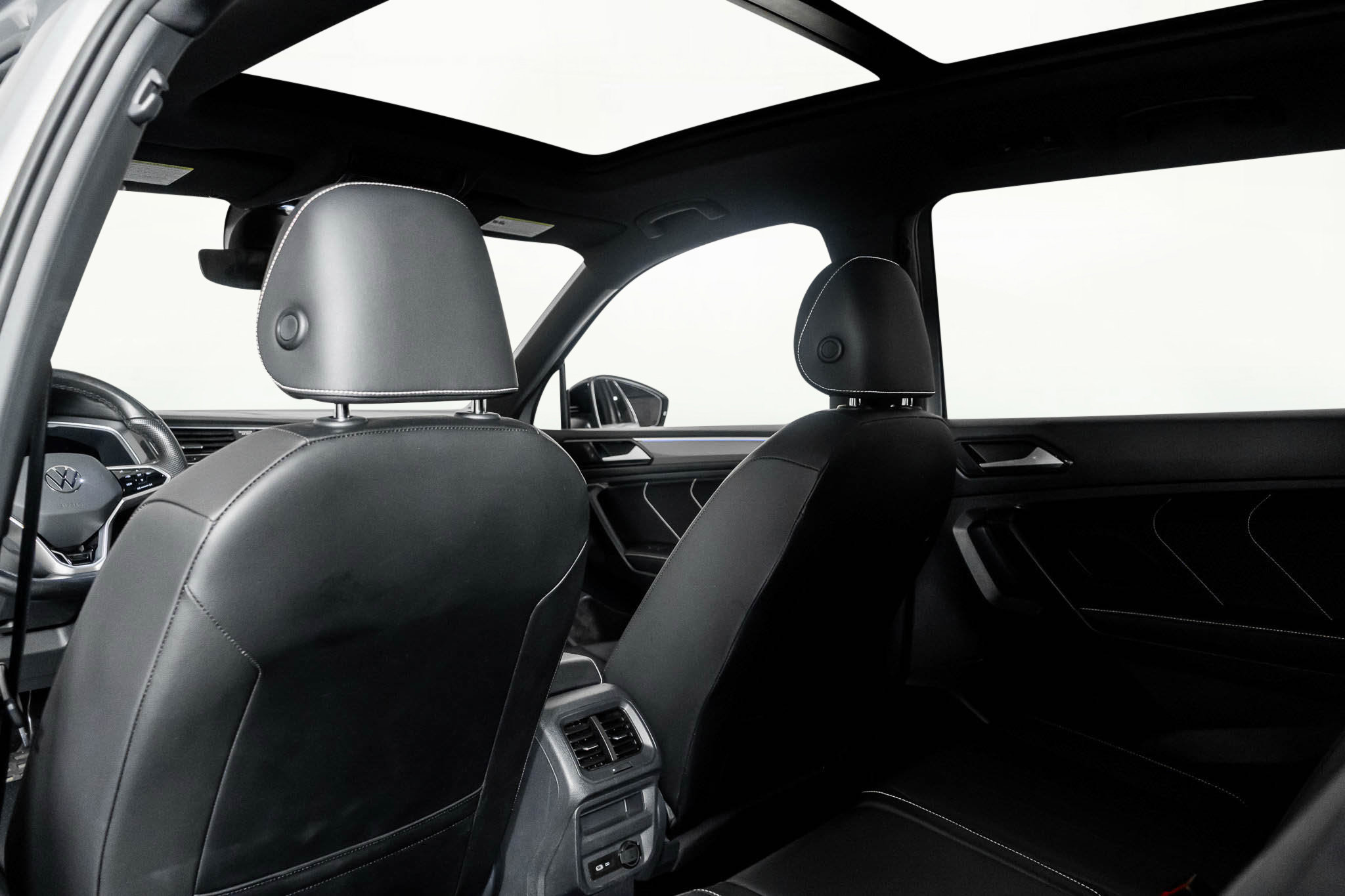 Used 2022 Volkswagen Tiguan SE R-Line image 21