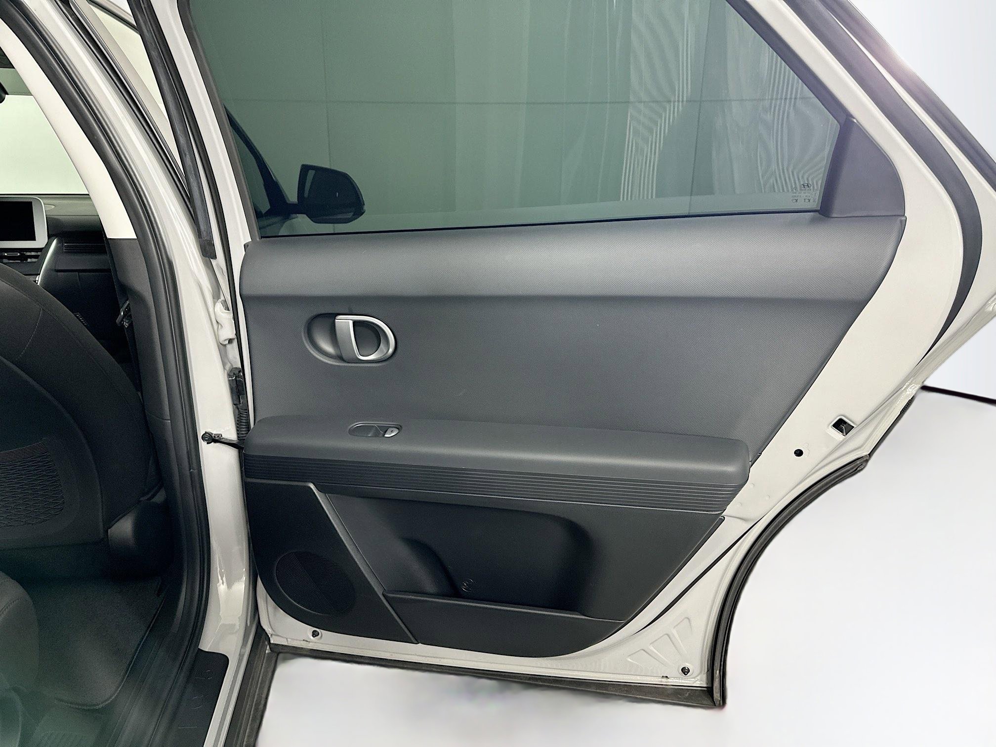 Used 2024 Hyundai Ioniq 5 SE RWD image 29