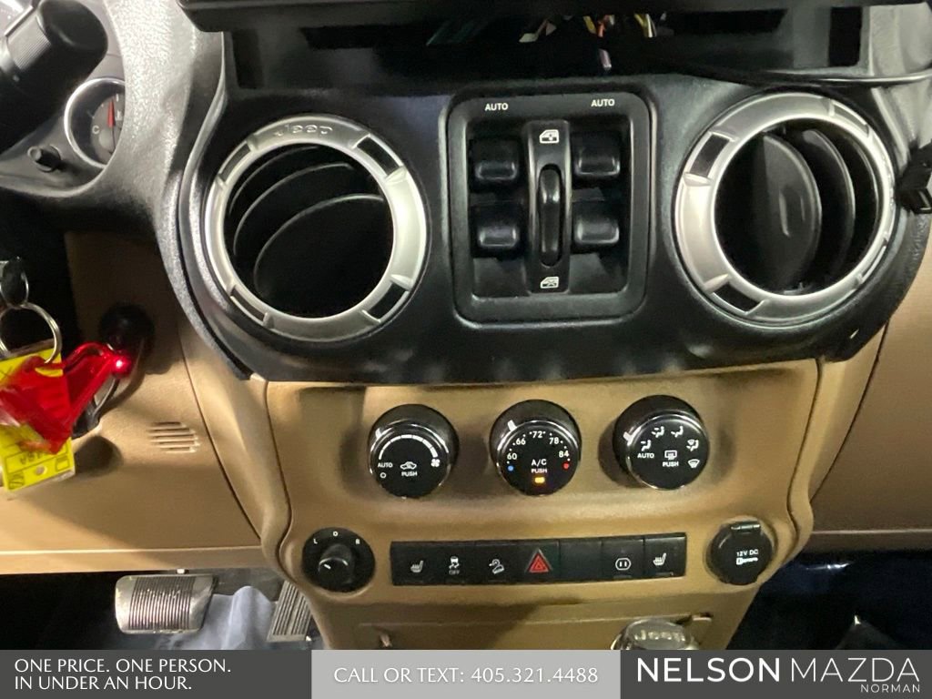 Used 2012 Jeep Wrangler Unlimited Rubicon w/ Connectivity Group AWD/4WD image 34