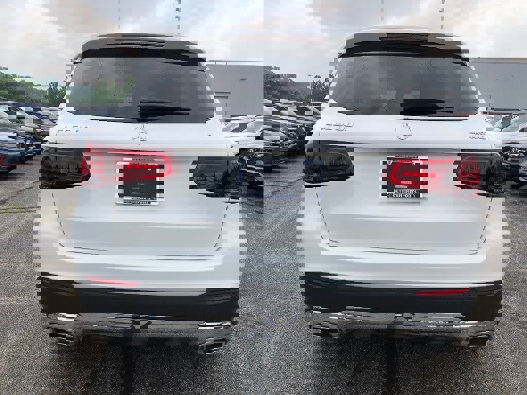 Used 2022 Mercedes-Benz GLC 300 4MATIC w/ Premium Package Lite image 5