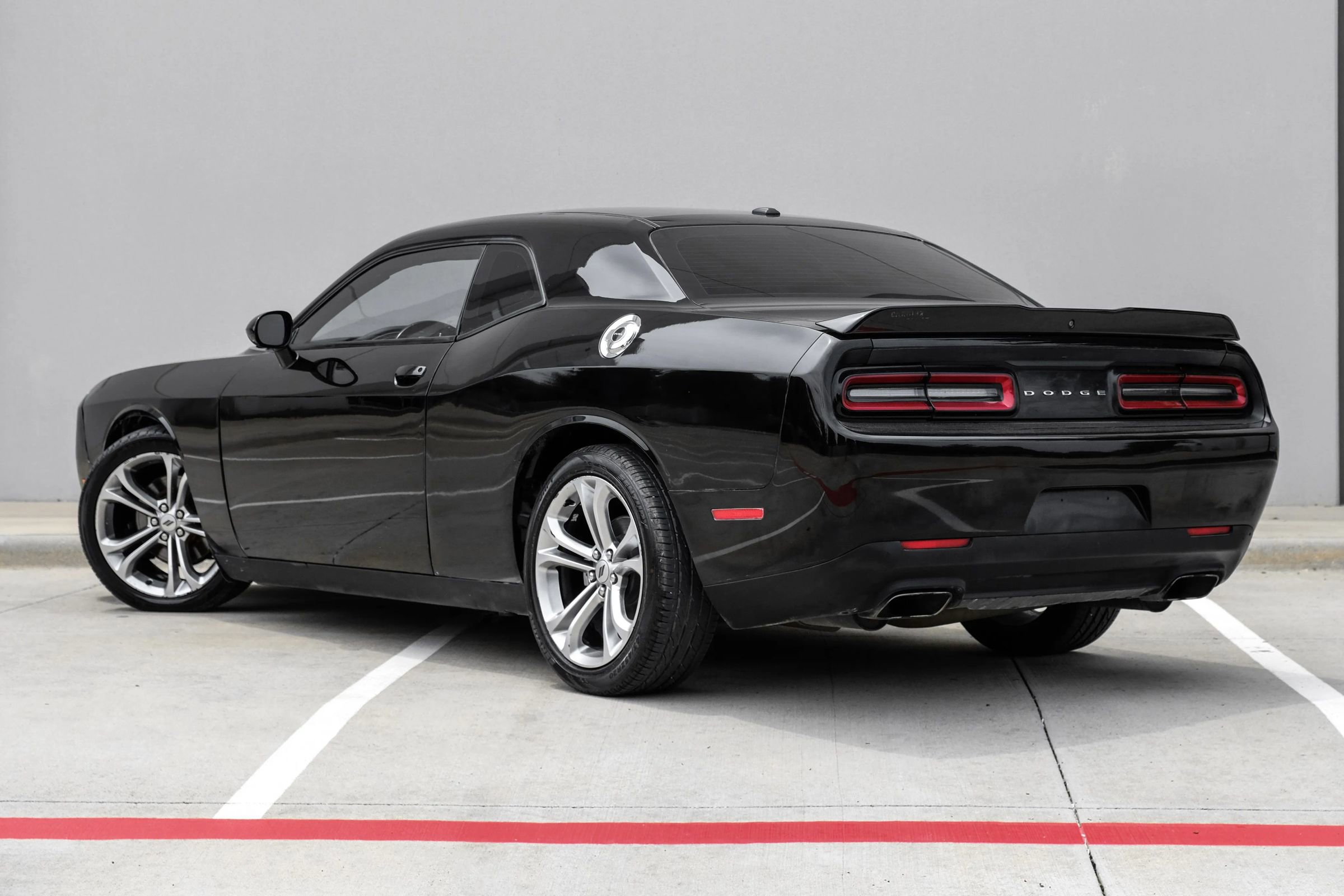 Used 2021 Dodge Challenger R/T RWD image 9