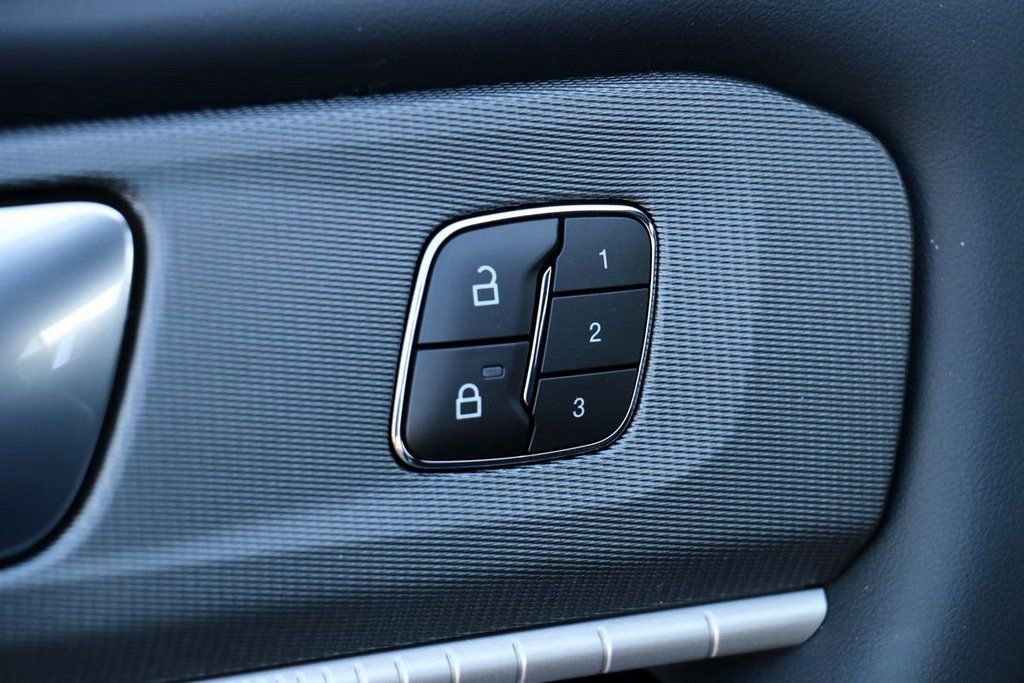 New 2026 Ford Explorer ST-Line w/ ST-Line Street Pack image 14