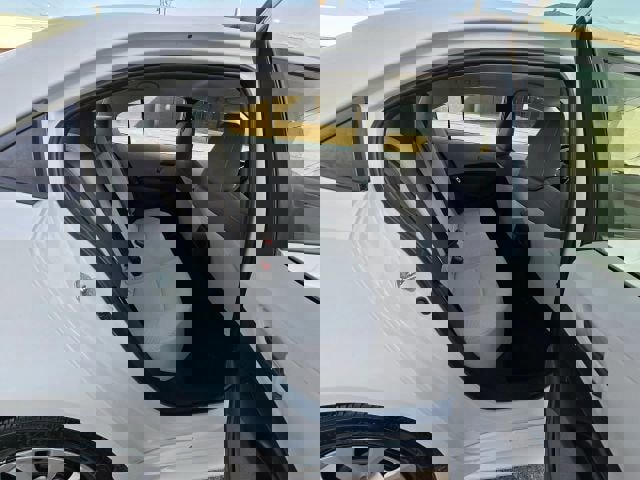 Used 2022 Toyota Corolla LE image 13