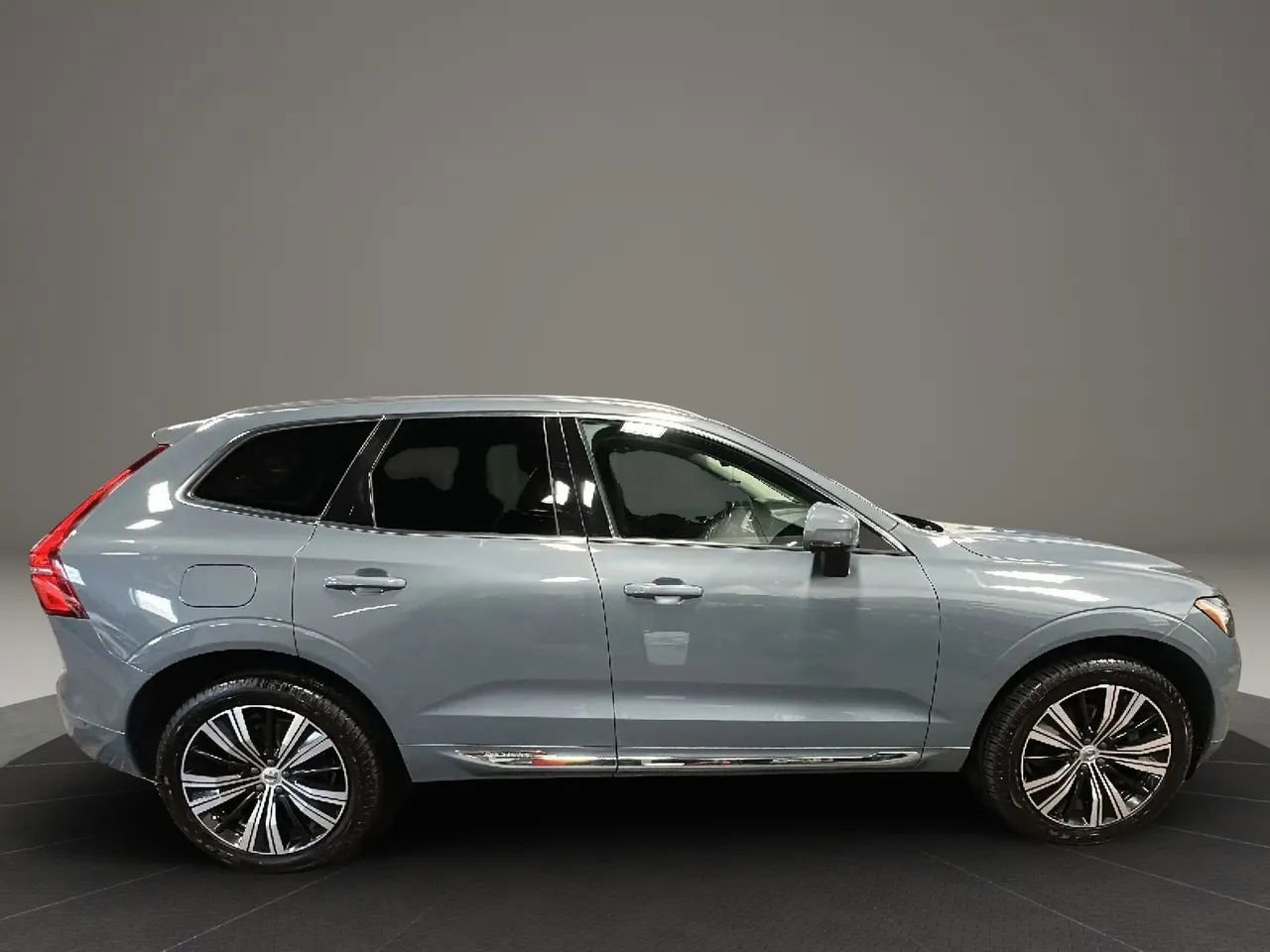 Used 2022 Volvo XC60 T8 Inscription w/ Advanced Package image 6
