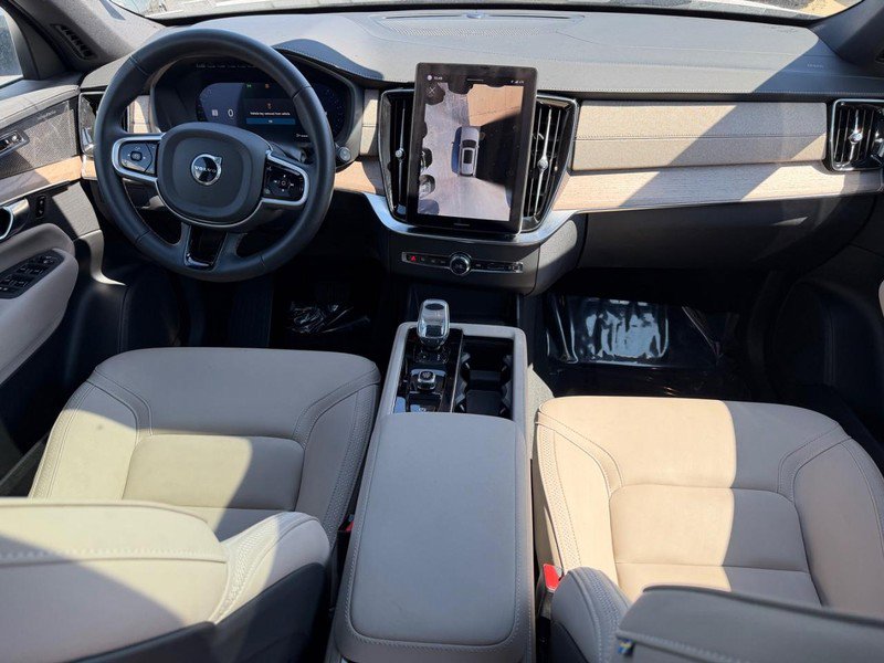 Certified 2025 Volvo XC90 B6 Plus AWD/4WD image 12