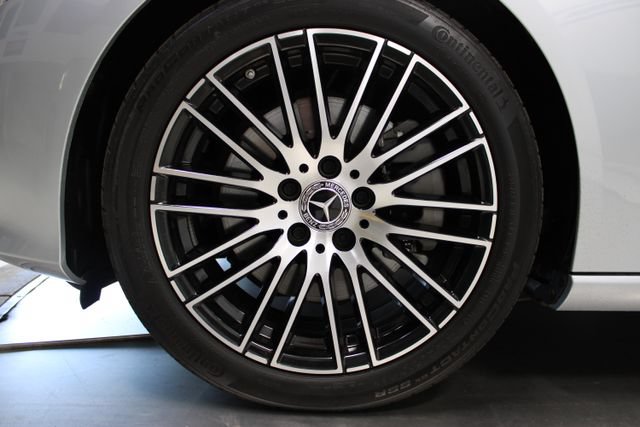Used 2023 Mercedes-Benz C 300 Sedan image 32