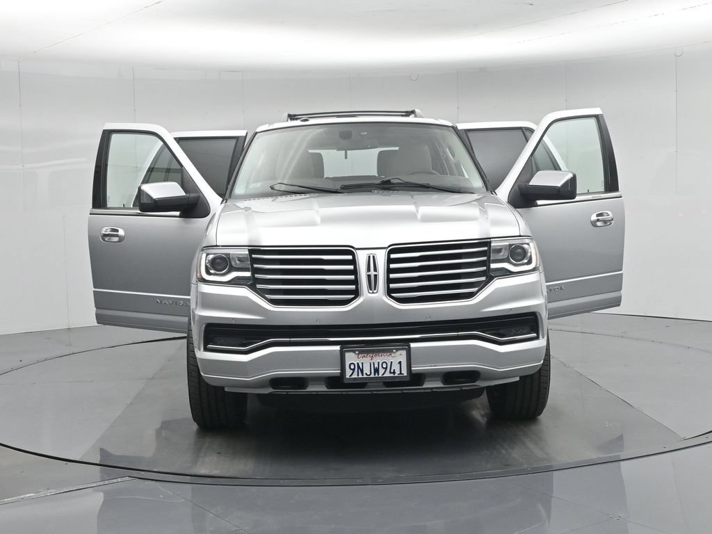 Used 2017 Lincoln Navigator Select RWD image 15