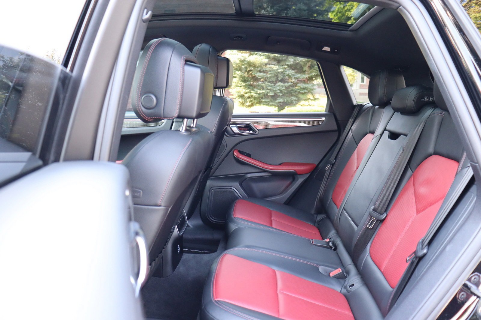 Used 2023 Porsche Macan Turbo AWD/4WD image 16