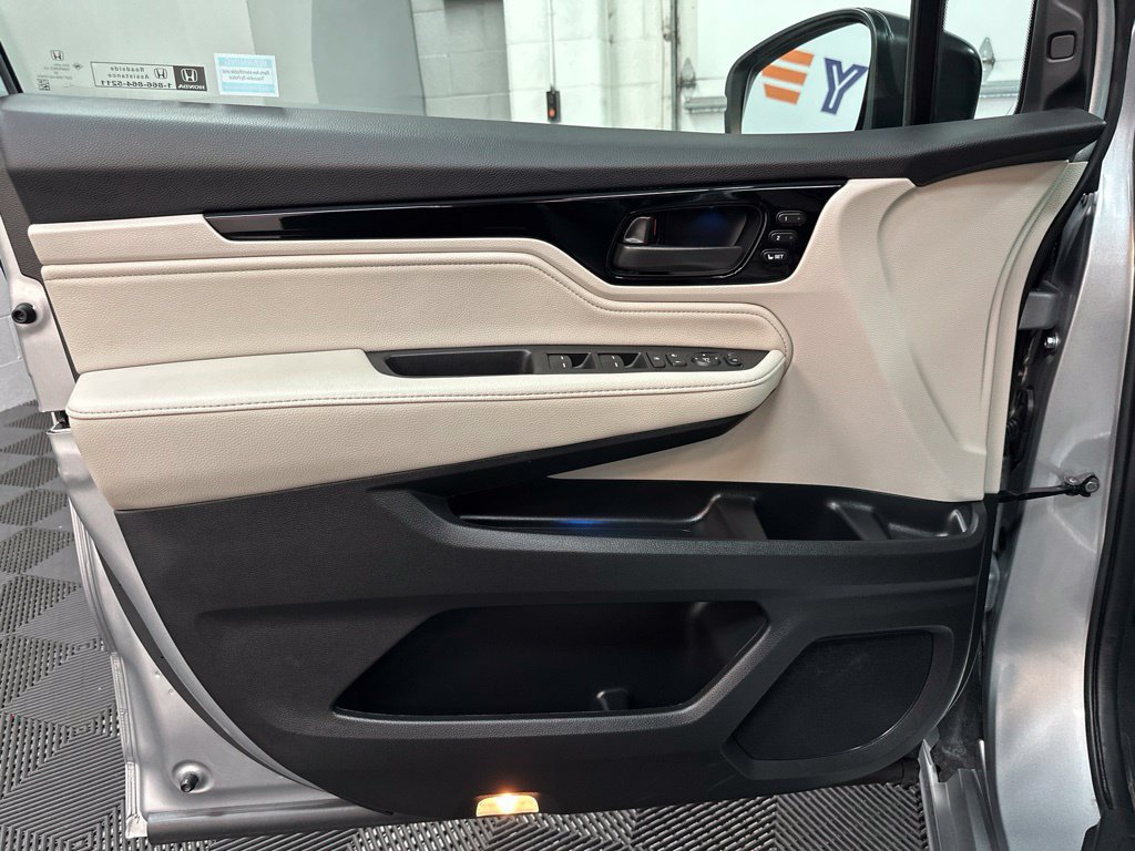 Used 2025 Honda Odyssey Touring image 16