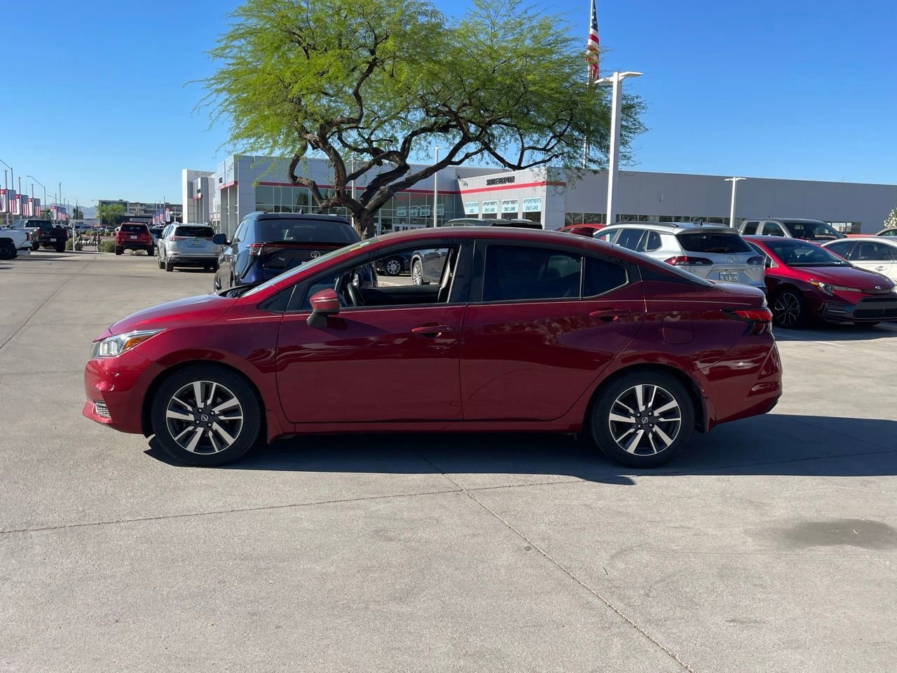 Used 2021 Nissan Versa SV image 5