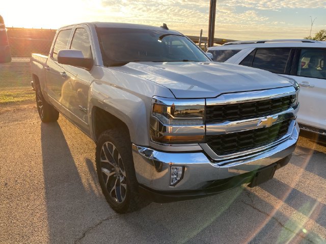 Used 2018 Chevrolet Silverado 1500 LT w/ Texas Edition RWD image 2