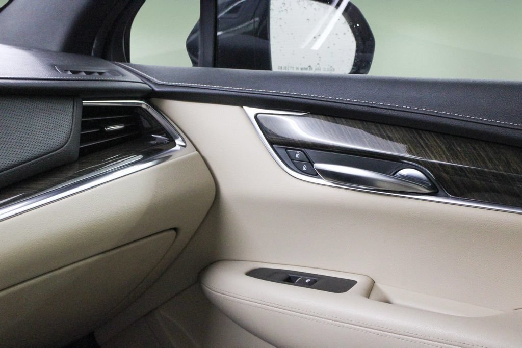 Used 2019 Cadillac XT5 FWD image 38