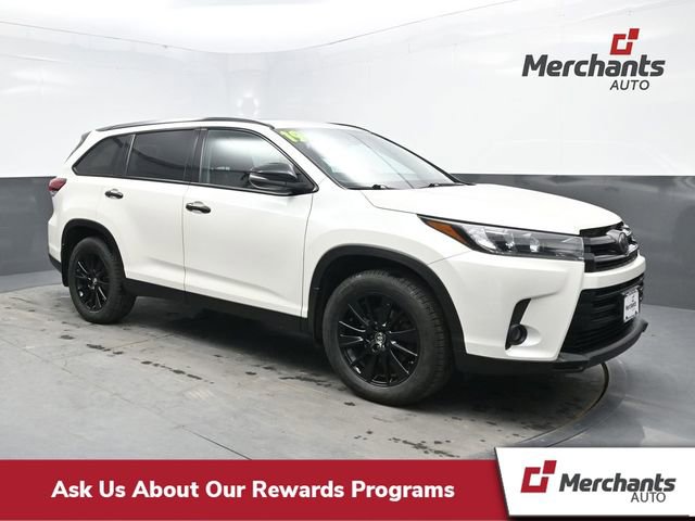 Used 2019 Toyota Highlander SE w/ Nightshade Edition AWD/4WD image 1