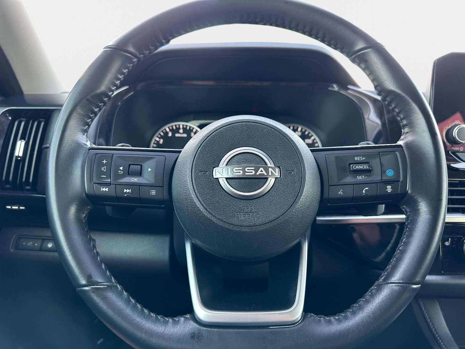 Used 2022 Nissan Pathfinder SV image 27