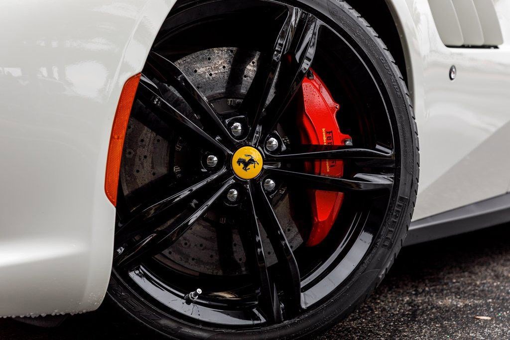 Used 2019 Ferrari GTC4Lusso image 11