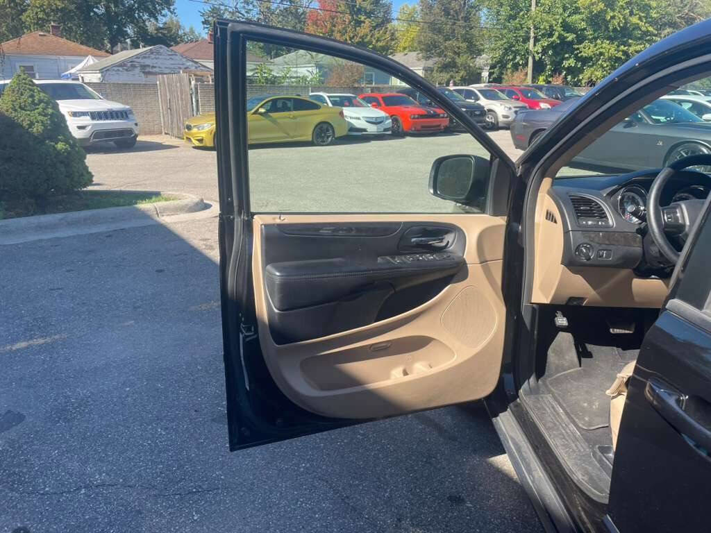 Used 2016 Dodge Grand Caravan SE w/ Quick Order Package 29E SE image 9