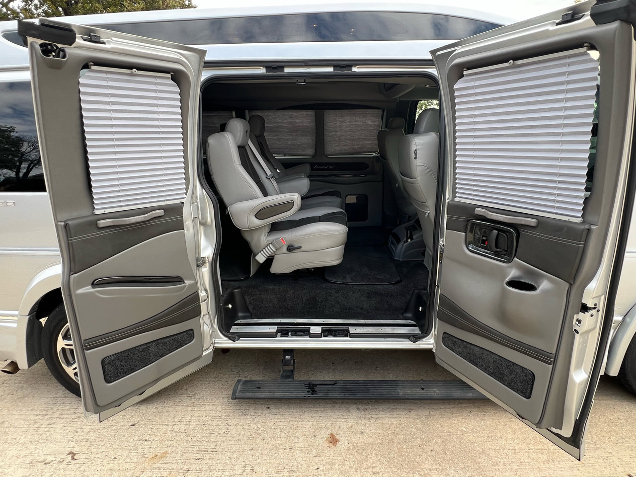 Used 2018 Chevrolet Express 2500 w/ Enhanced Convenience Package image 30