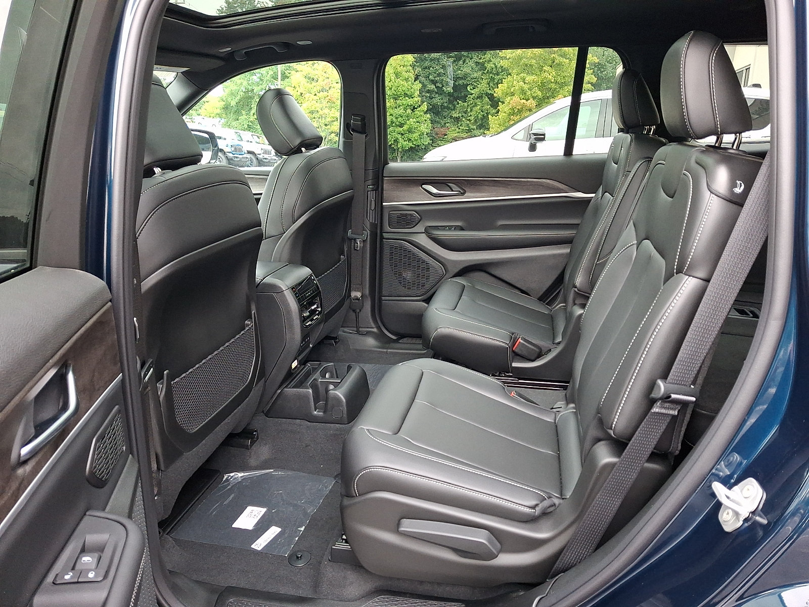 New 2027 Jeep Grand Cherokee L Limited AWD/4WD image 6